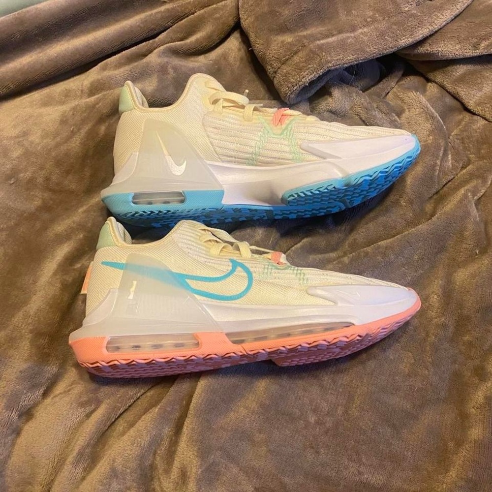 Nike Cream Athletic Sneakers for basketball